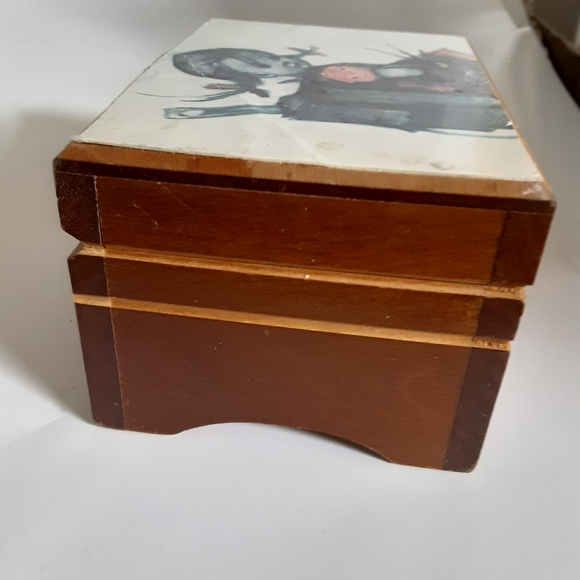 Vtg Thorens small wood music  box - Picture 3 of 11